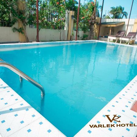 Varlek Hotel Dar es Salaam Exterior foto
