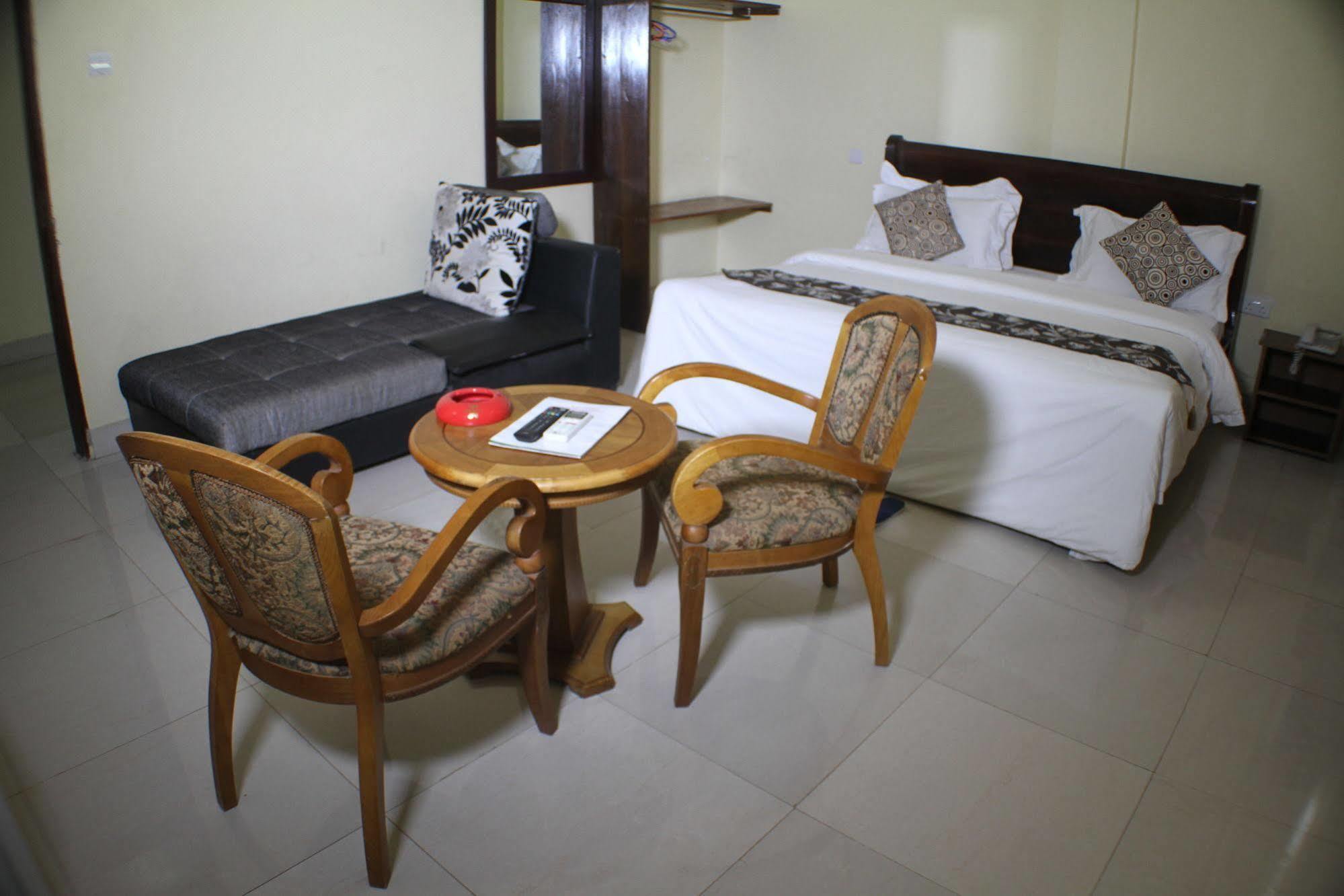 Varlek Hotel Dar es Salaam Exterior foto