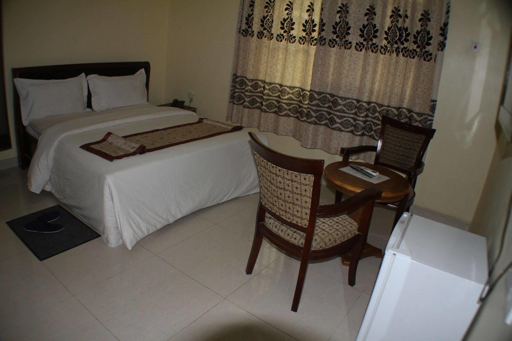 Varlek Hotel Dar es Salaam Exterior foto