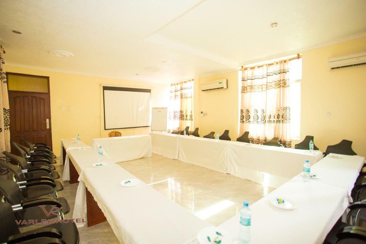 Varlek Hotel Dar es Salaam Exterior foto