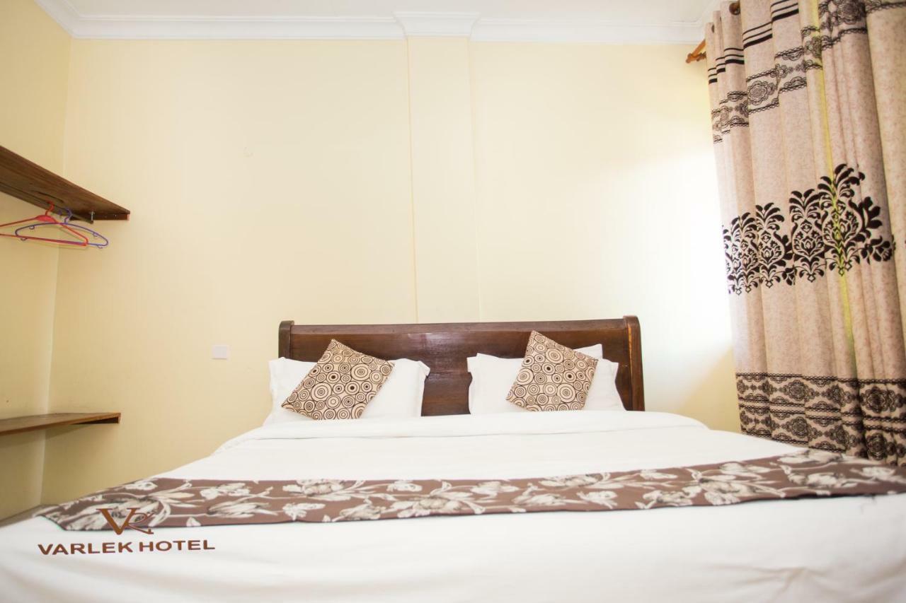 Varlek Hotel Dar es Salaam Exterior foto