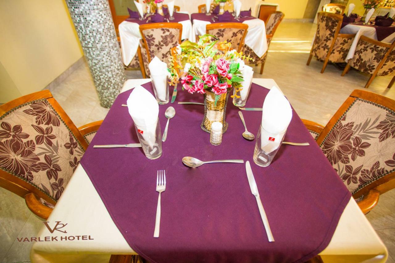 Varlek Hotel Dar es Salaam Exterior foto