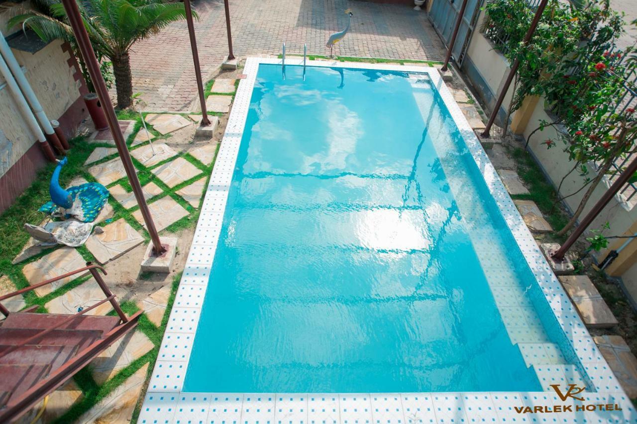 Varlek Hotel Dar es Salaam Exterior foto