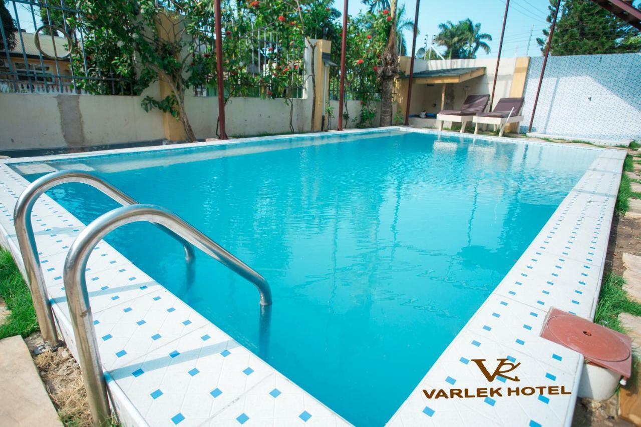 Varlek Hotel Dar es Salaam Exterior foto